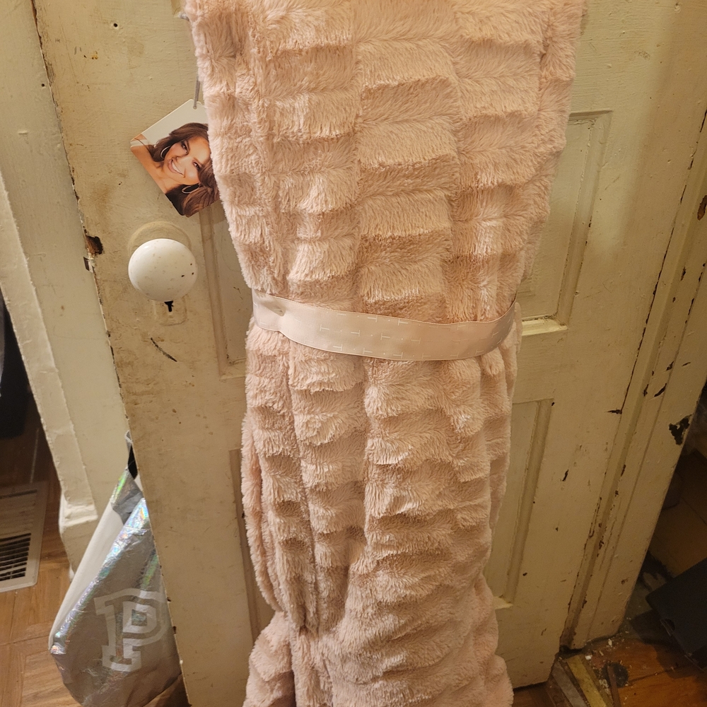 Soft Pink Textured Blaket Thalia Sodi